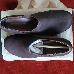 EMMA  LTR Brunette women US 11 . 2inches approximately.